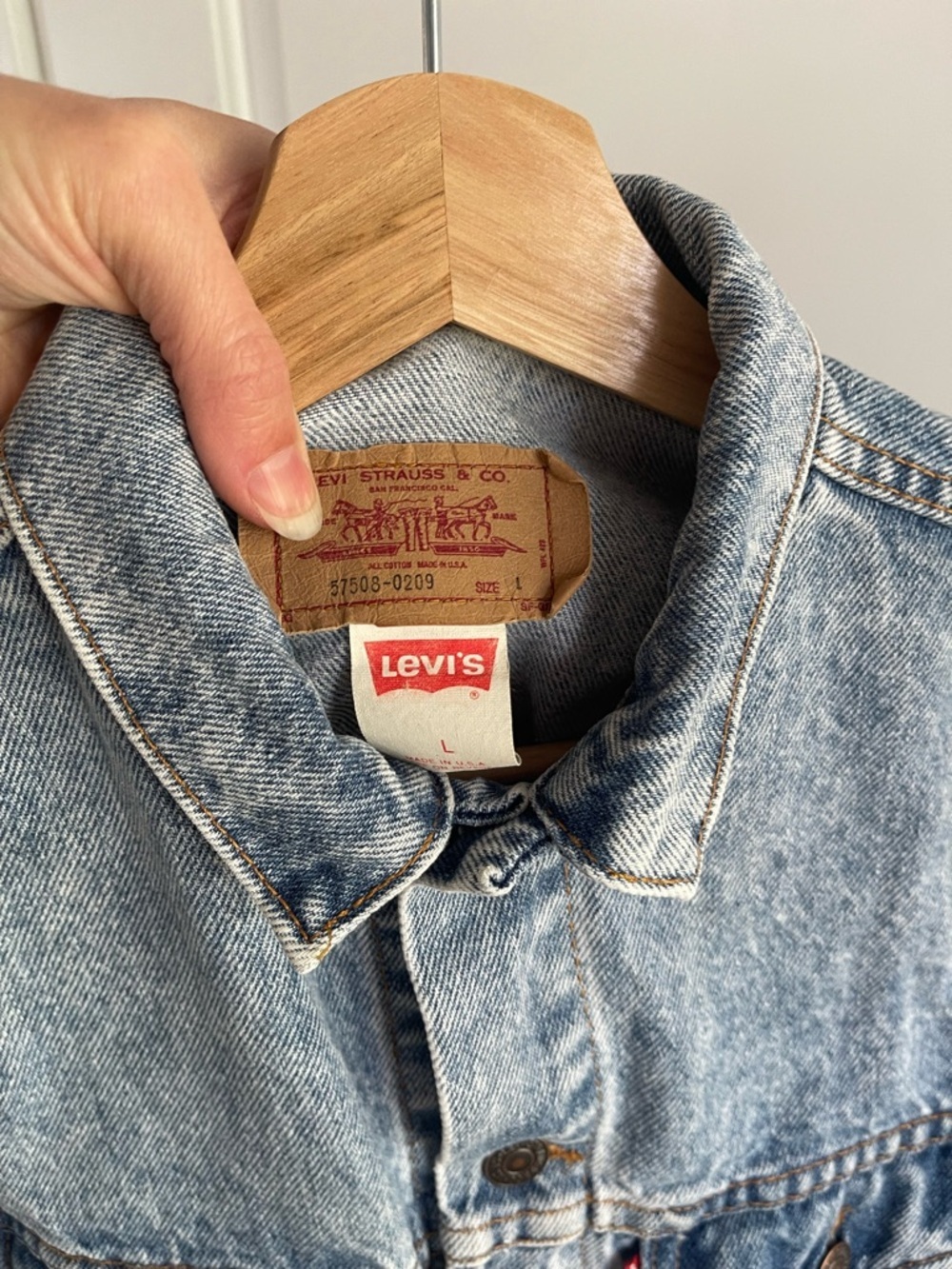 Vintage Levi’s Denim Jacket  - L - Picture 4 of 6